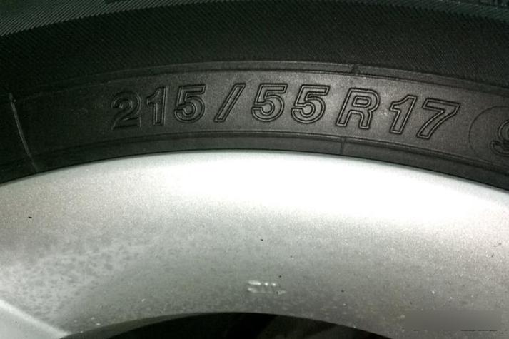 21款凯美瑞 21款凯美瑞25豪华版轮胎