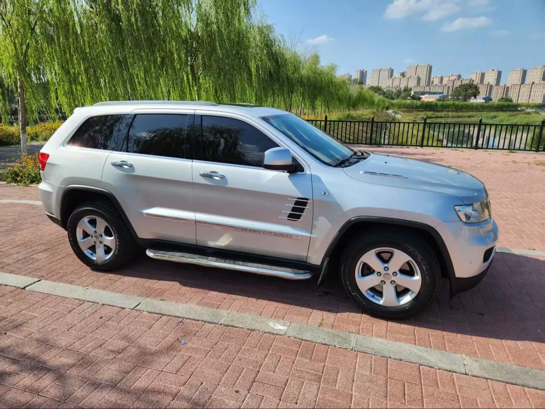 大切诺基汽车价格(大切诺基l价格图片)