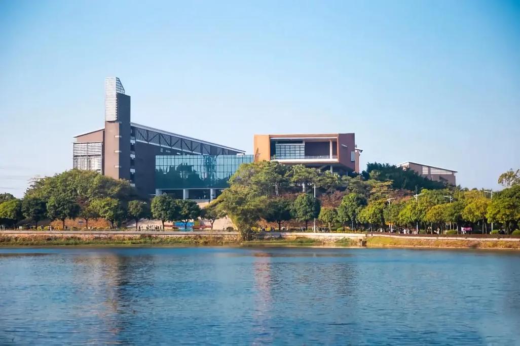 广东轻工职业技术学院是本科吗/广东轻工职业技术学院算几本