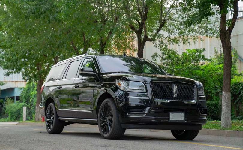 领航员图片(26款林肯领航员图片)